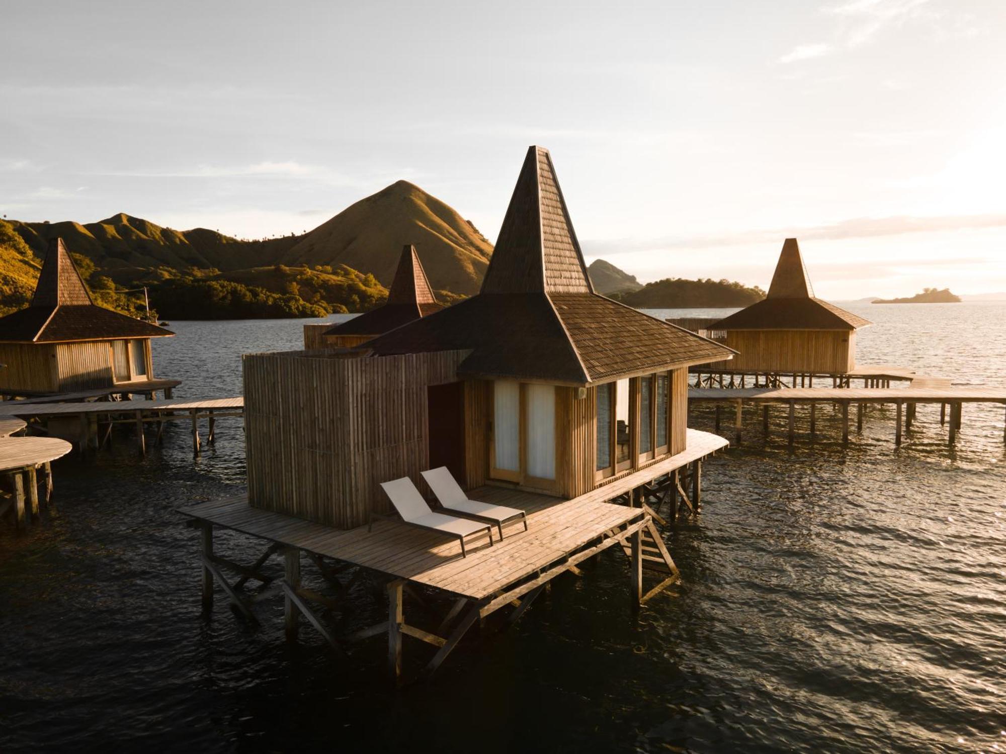 Hotel Menjaga Bay Labuan Bajo Exterior foto